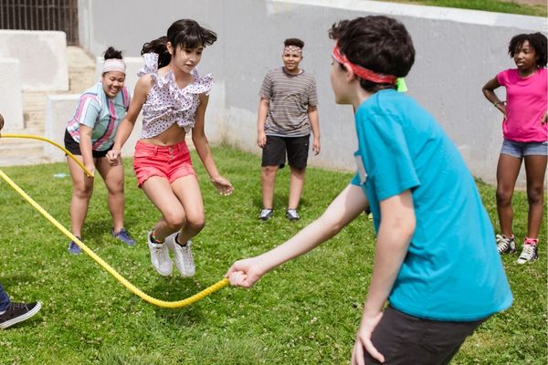 Kids playing jump rope together